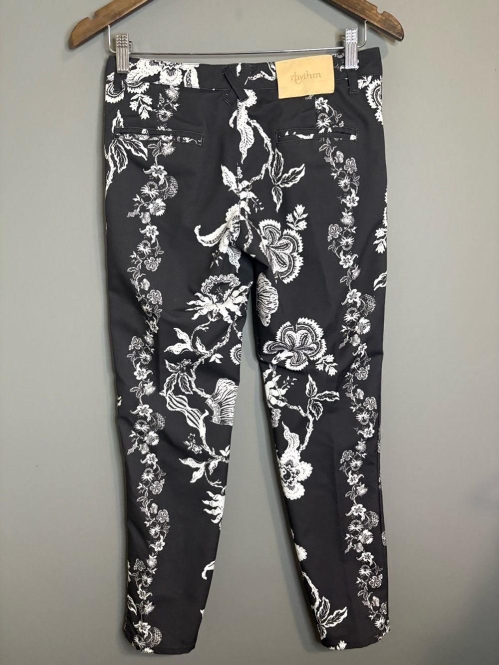 Rhythm Black White Floral Cropped Pants Slim Fit Size 2 - Picture 5 of 10